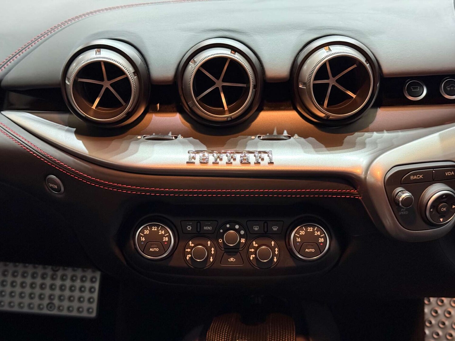 Used Ferrari F12 Berlinetta 2016 for sale - 76601553: Photo 55