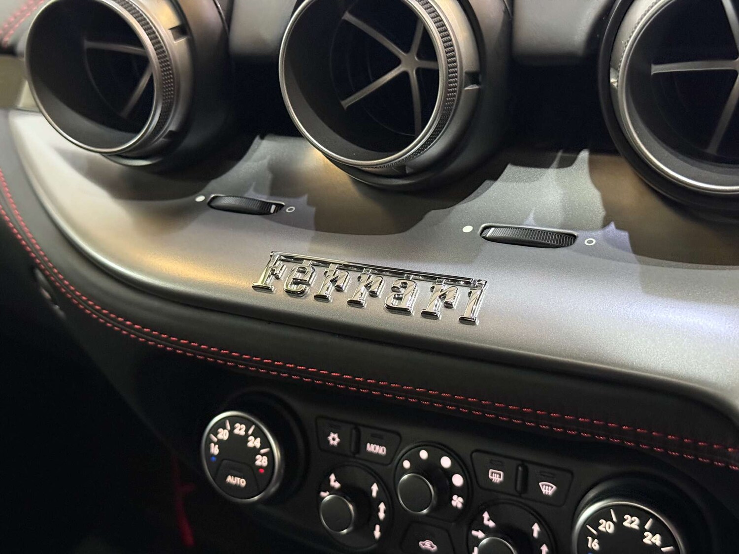 Used Ferrari F12 Berlinetta 2016 for sale - 76601553: Photo 75