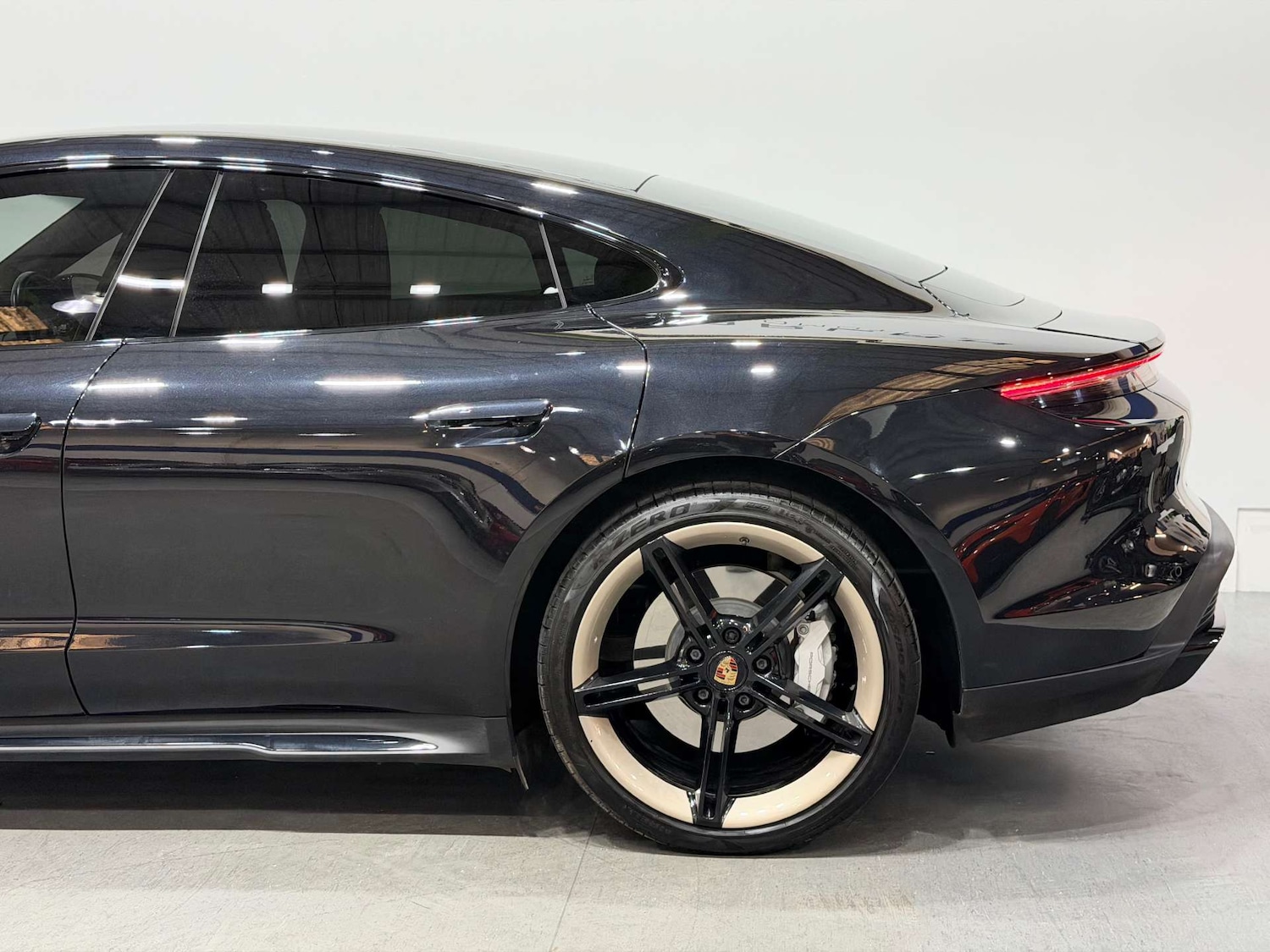 Used Porsche Taycan 2020 for sale - 77049116: Photo 11