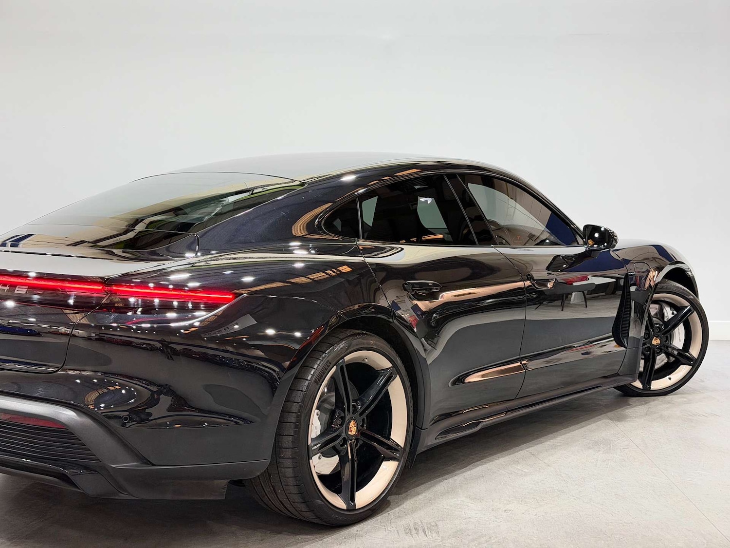 Used Porsche Taycan 2020 for sale - 77049116: Photo 30