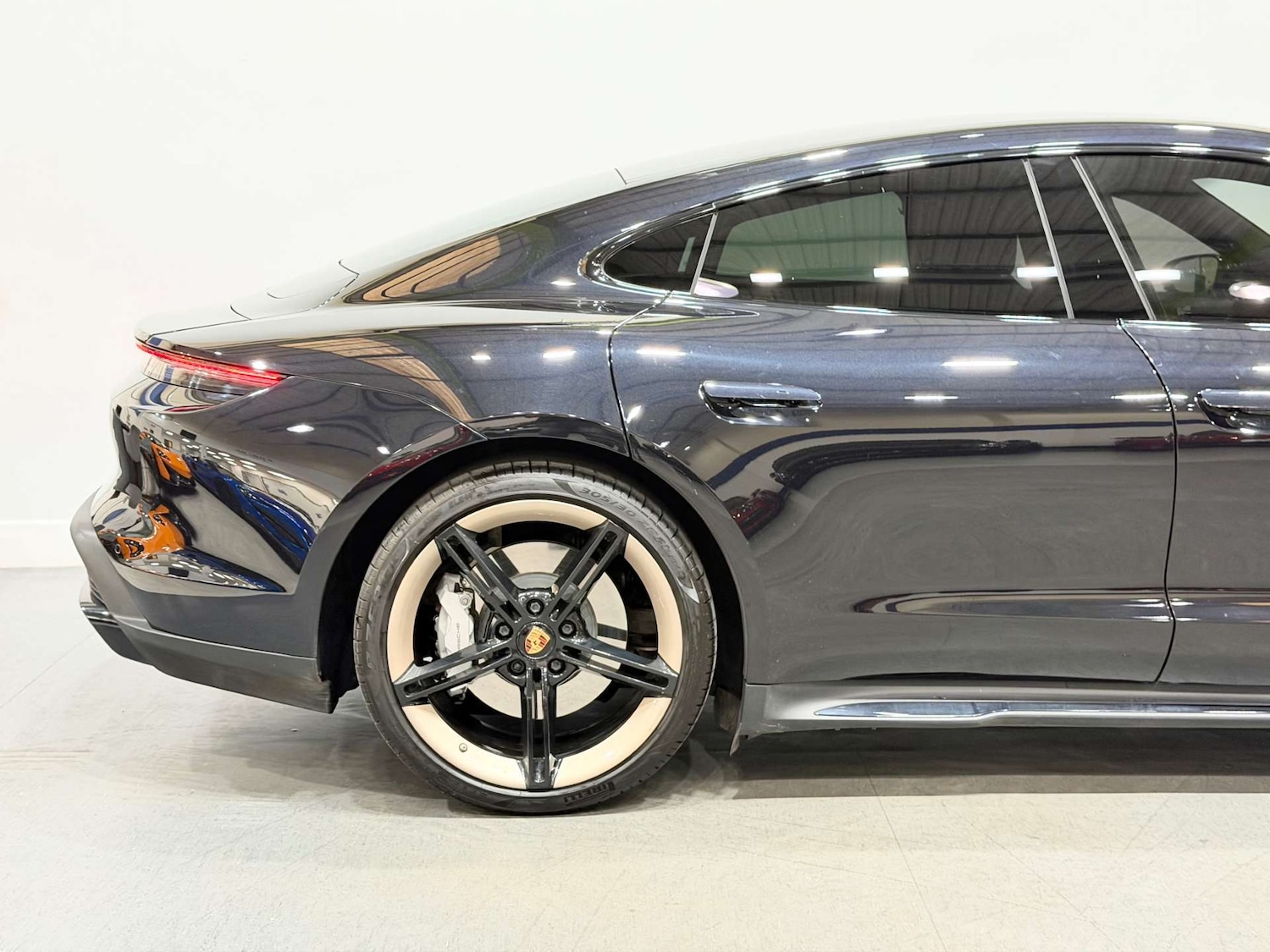 Used Porsche Taycan 2020 for sale - 77049116: Photo 6