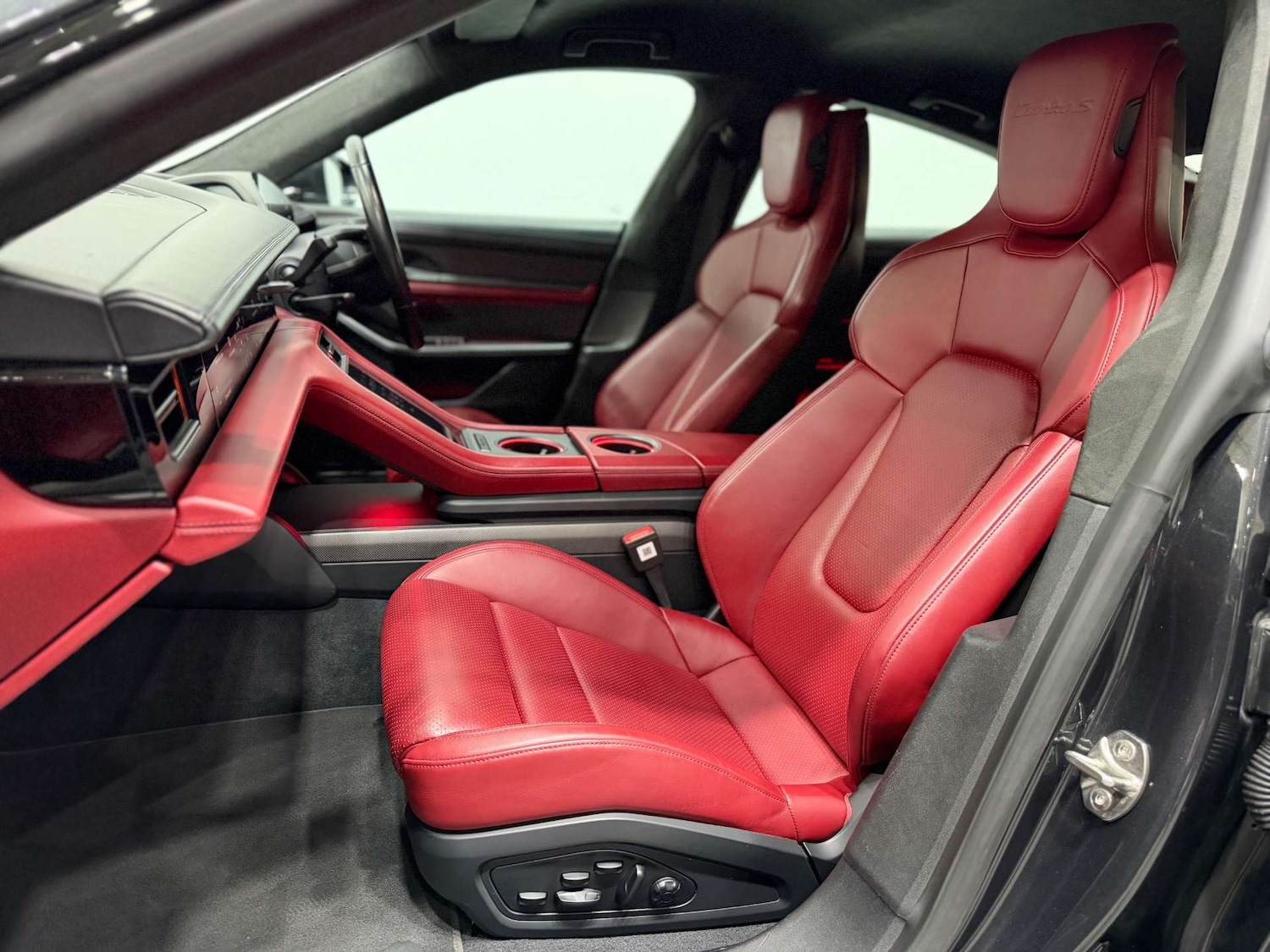 Used Porsche Taycan 2020 for sale - 76751445: Photo 61