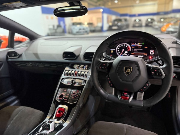 Used Lamborghini Huracan 2017 for sale - 76056617: Photo 2