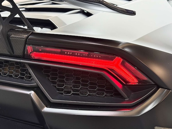 Used Lamborghini Huracan 2017 for sale - 76056617: Photo 43