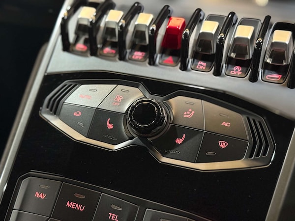 Used Lamborghini Huracan 2017 for sale - 76056617: Photo 59