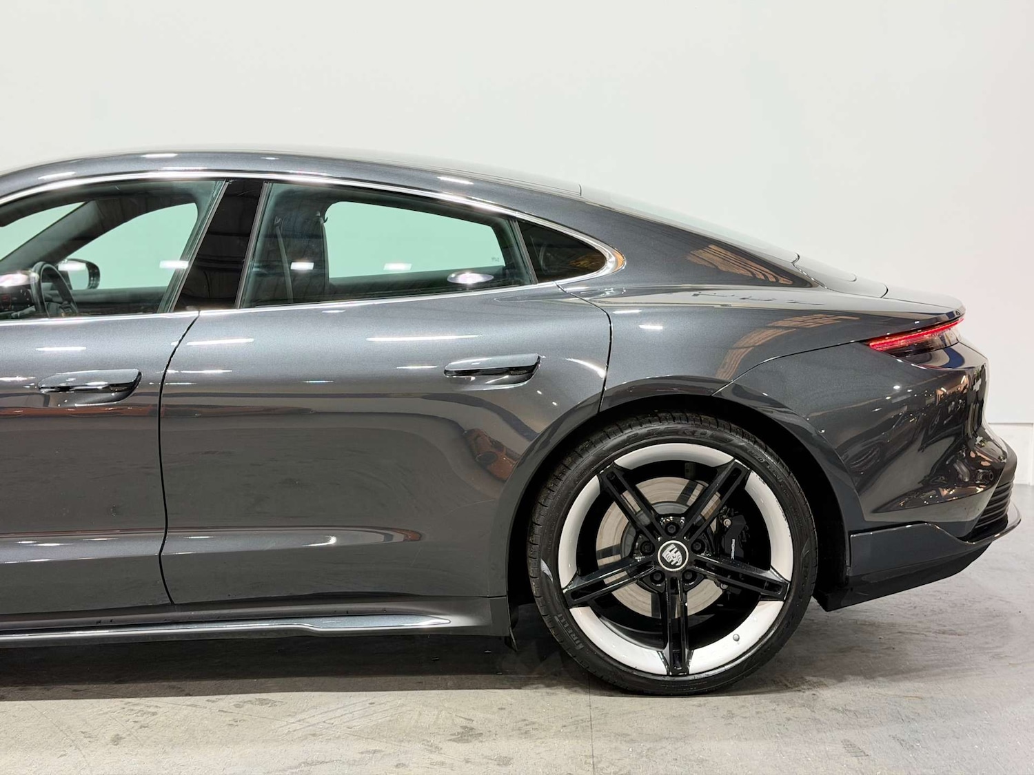 Used Porsche Taycan 2021 for sale - 77136389: Photo 15