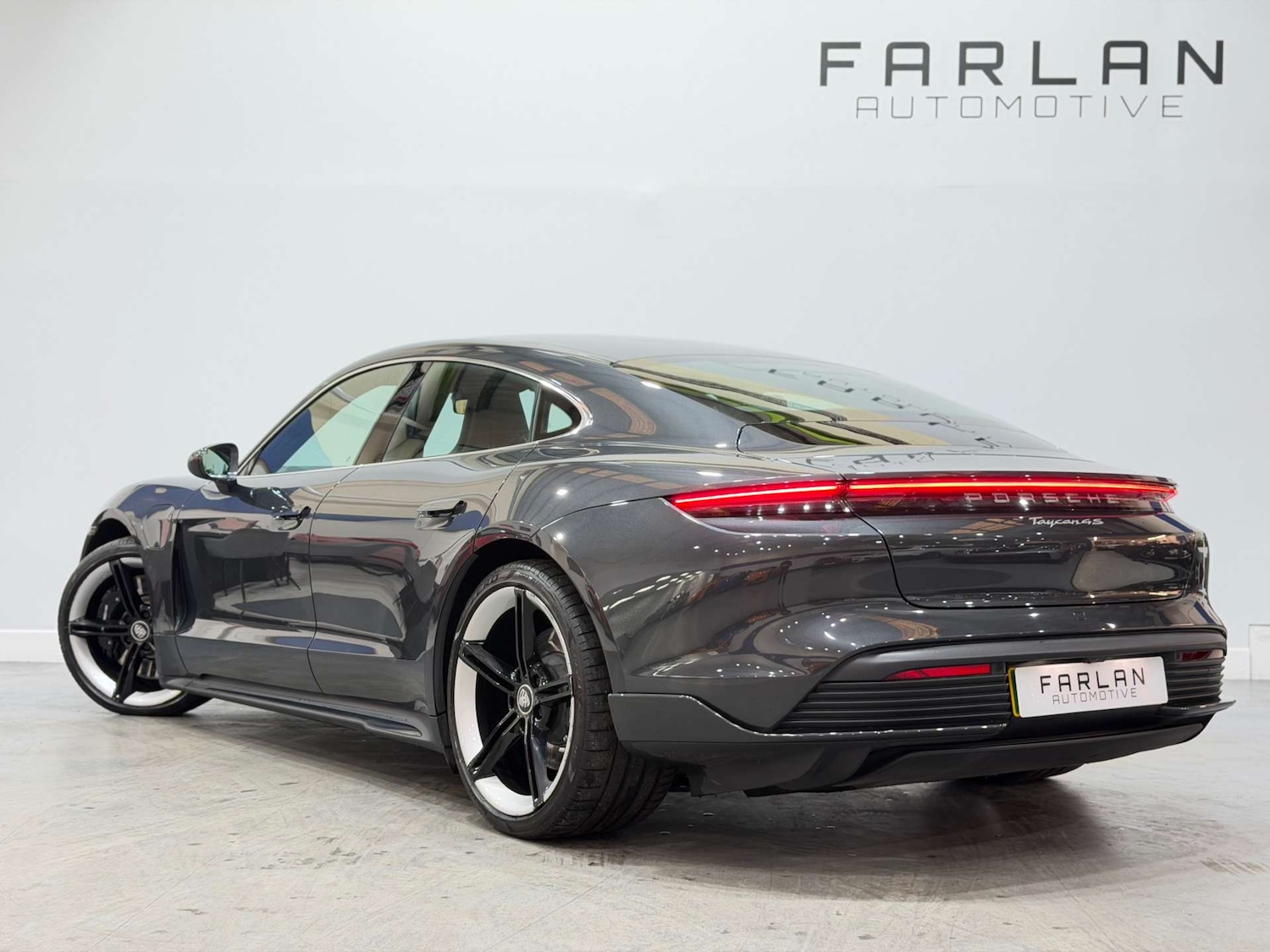 Used Porsche Taycan 2021 for sale - 77136389: Photo 4