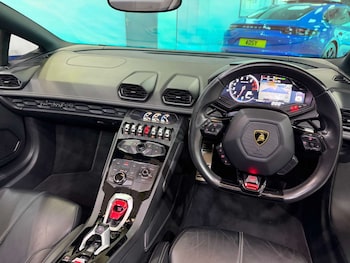 Used Lamborghini Huracan 2017 for sale - 76198695: Photo 2