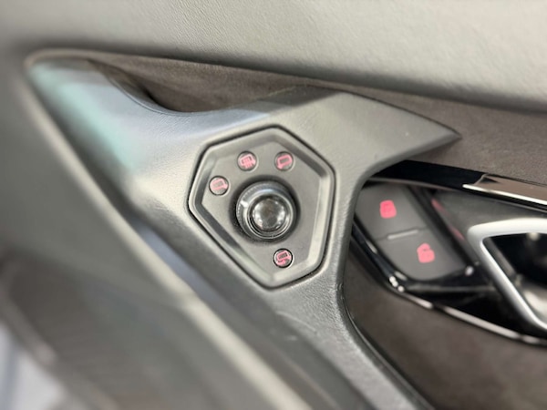 Used Lamborghini Huracan 2017 for sale - 76198695: Photo 48