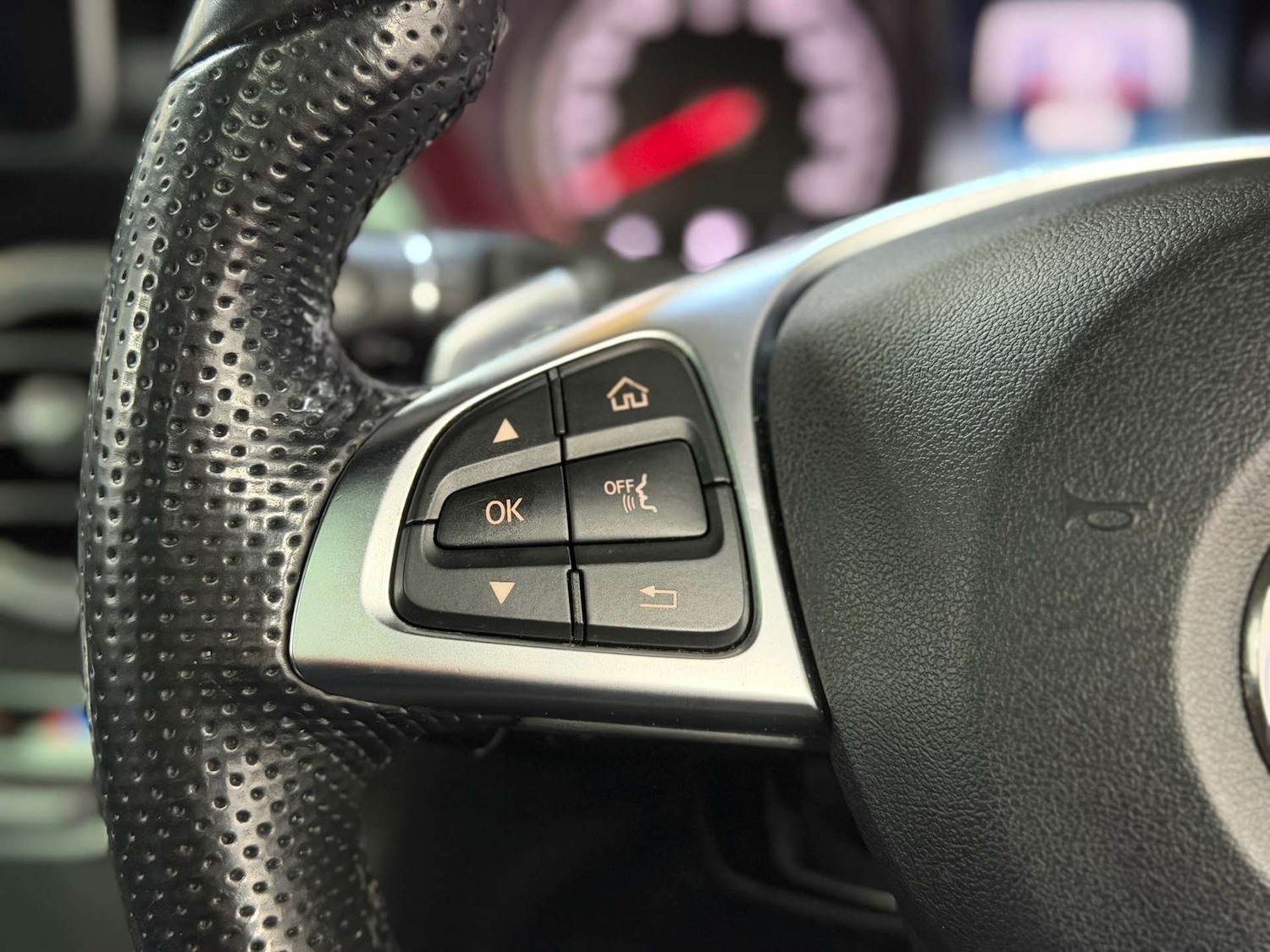 Used Mercedes-Benz GLC 2017 for sale - 76694802: Photo 30