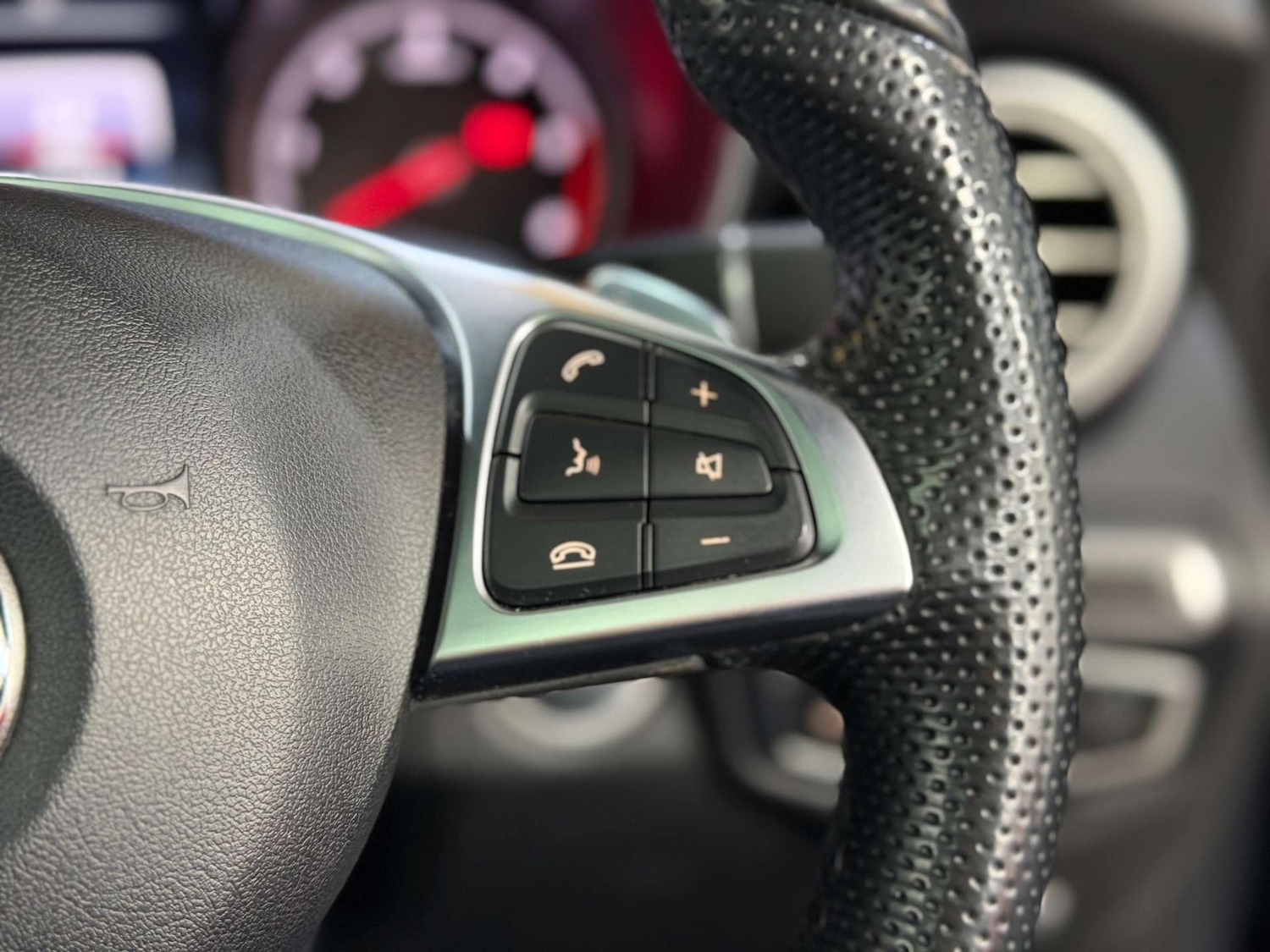 Used Mercedes-Benz GLC 2017 for sale - 76694802: Photo 31