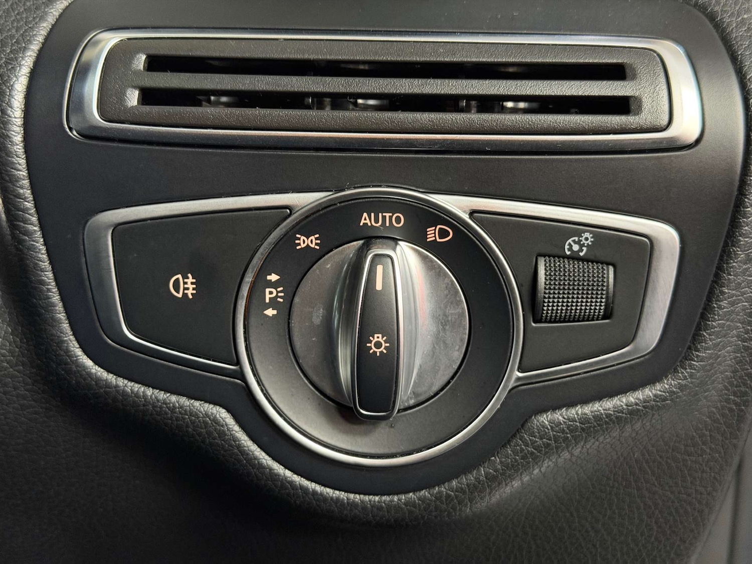 Used Mercedes-Benz GLC 2017 for sale - 76694802: Photo 48