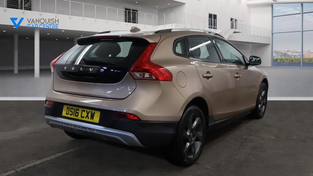 Used Volvo V40 Cross Country 2016 for sale - 77395409: Photo 2