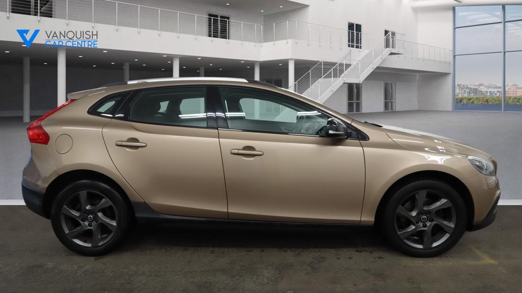 Used Volvo V40 Cross Country 2016 for sale - 77395409: Photo 7