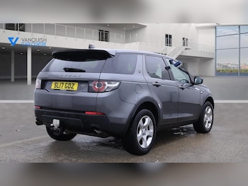 Used Land Rover Discovery Sport 2017 for sale - 76741853: Photo