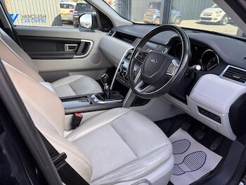 Used Land Rover Discovery Sport 2017 for sale - 77616303: Photo