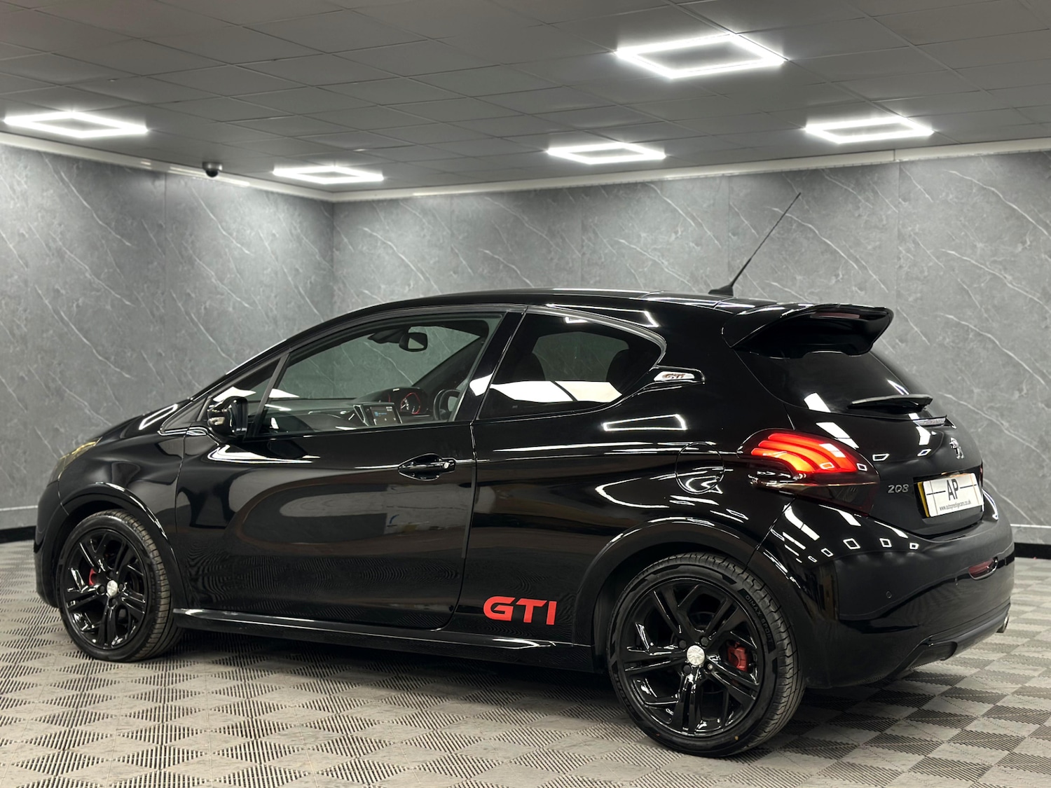 Used Peugeot 208 2017 for sale - 77114399: Photo 18