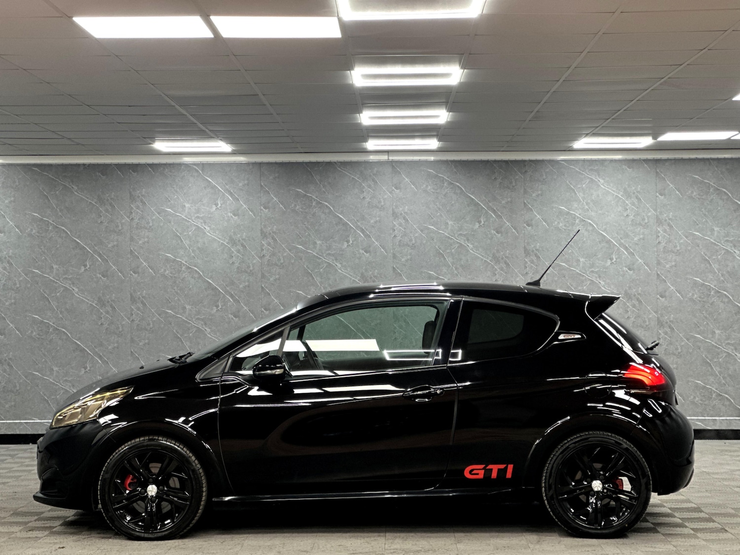 Used Peugeot 208 2017 for sale - 77114399: Photo 19