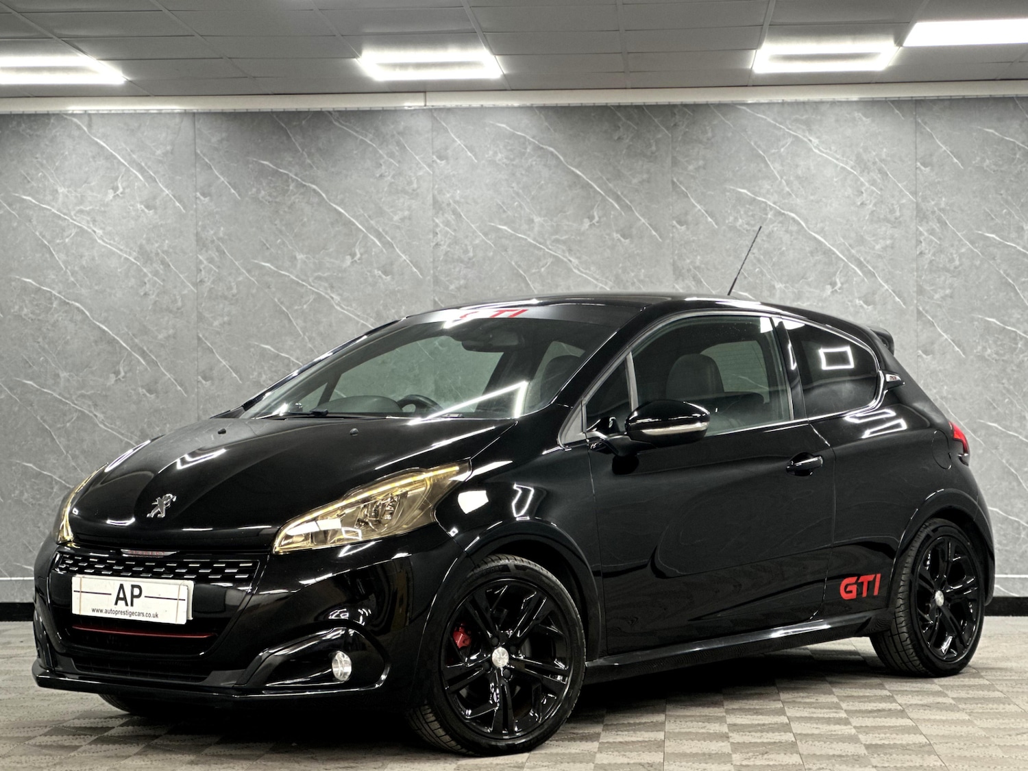 Used Peugeot 208 2017 for sale - 77114399: Photo 2