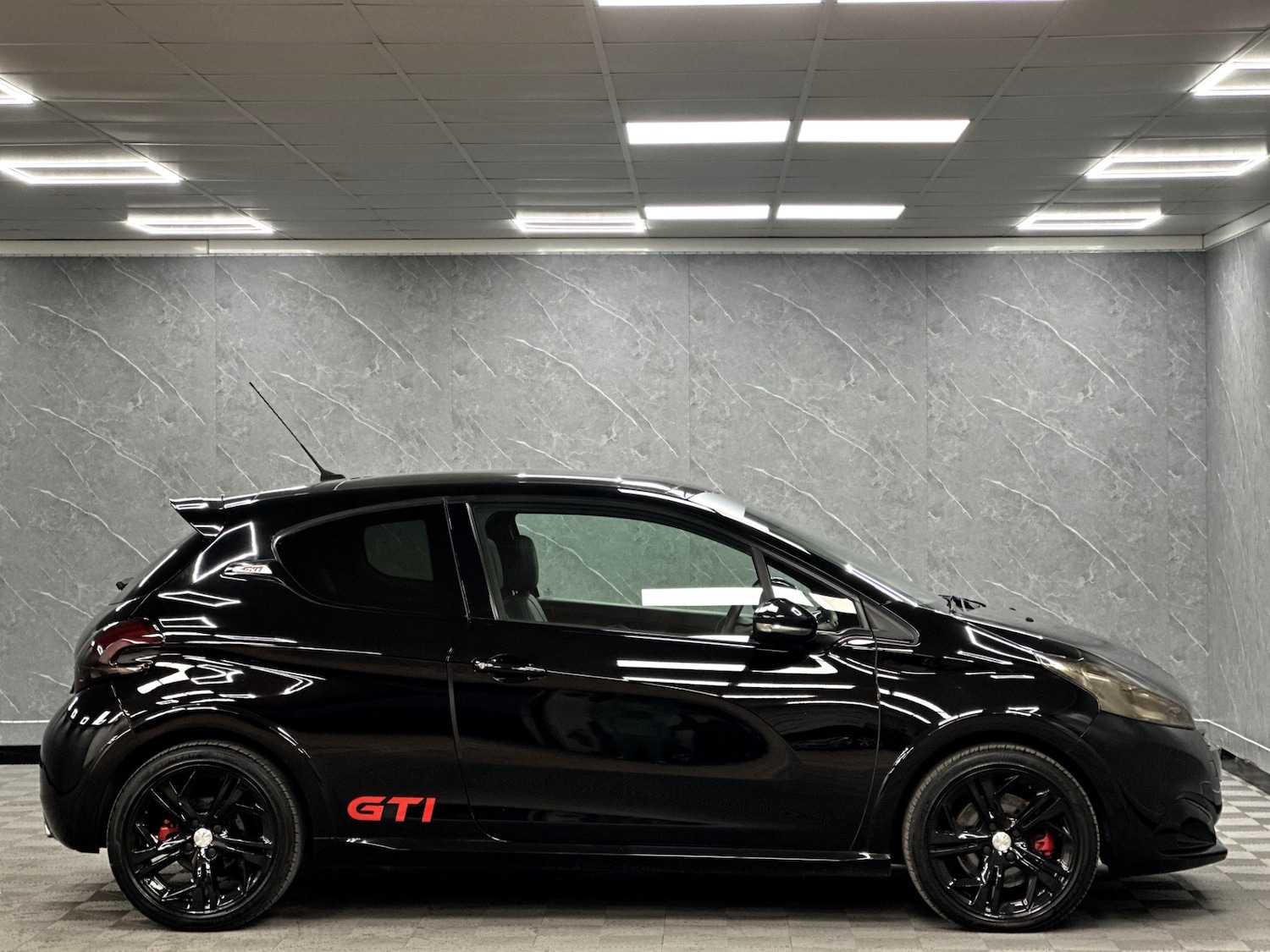 Used Peugeot 208 2017 for sale - 77114399: Photo 7