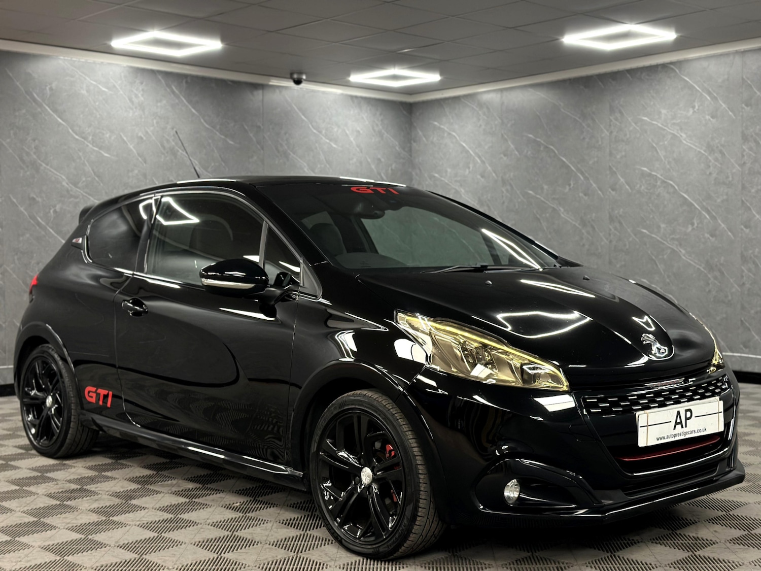 Used Peugeot 208 2017 for sale - 77114399: Photo 8