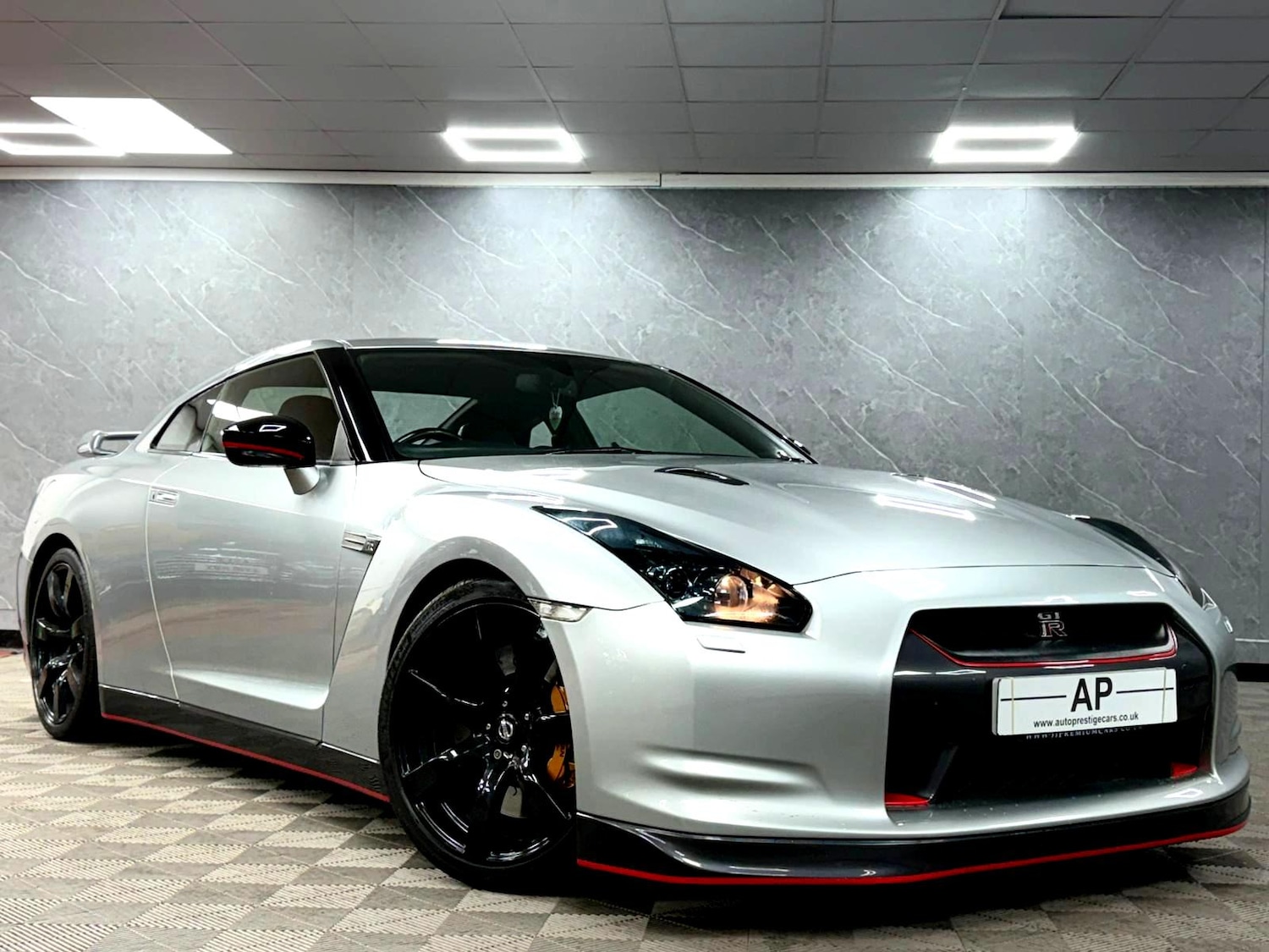 Used Nissan GT-R 2010 for sale - 77484010: Photo 2