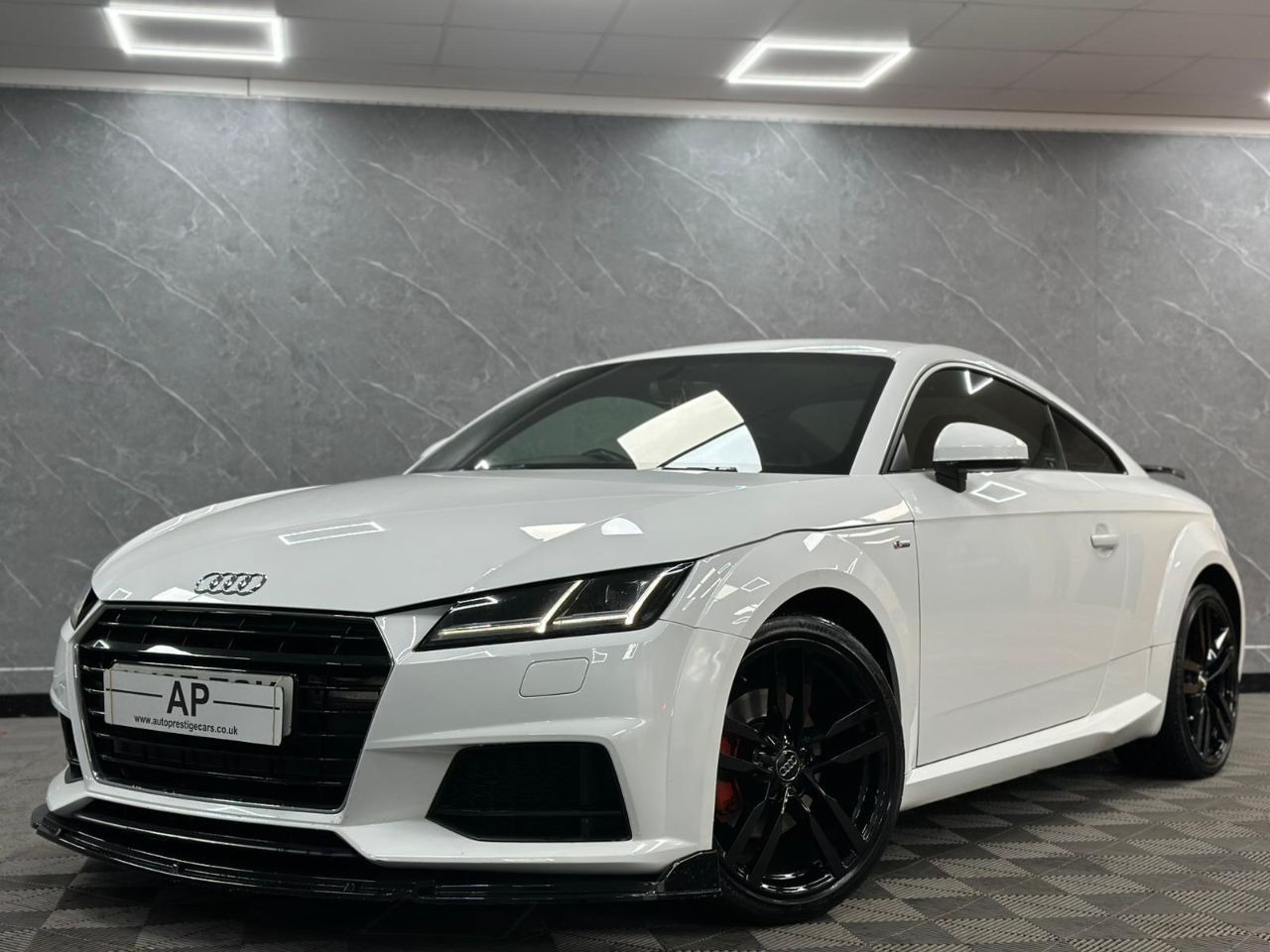 Used Audi TT 2017 for sale - 76748483: Photo 2
