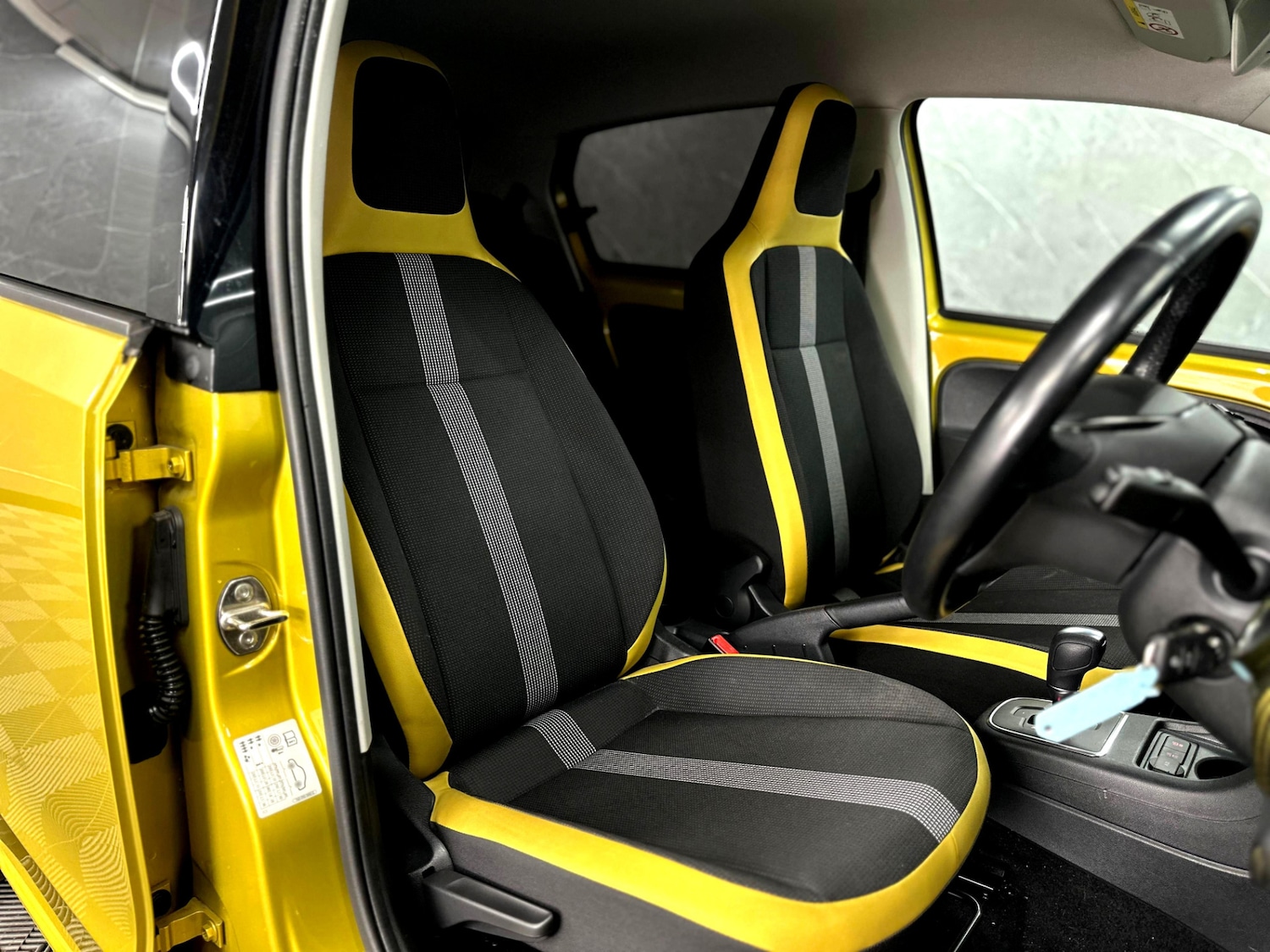 Used Volkswagen up! 2025 for sale - 76135803: Photo 18