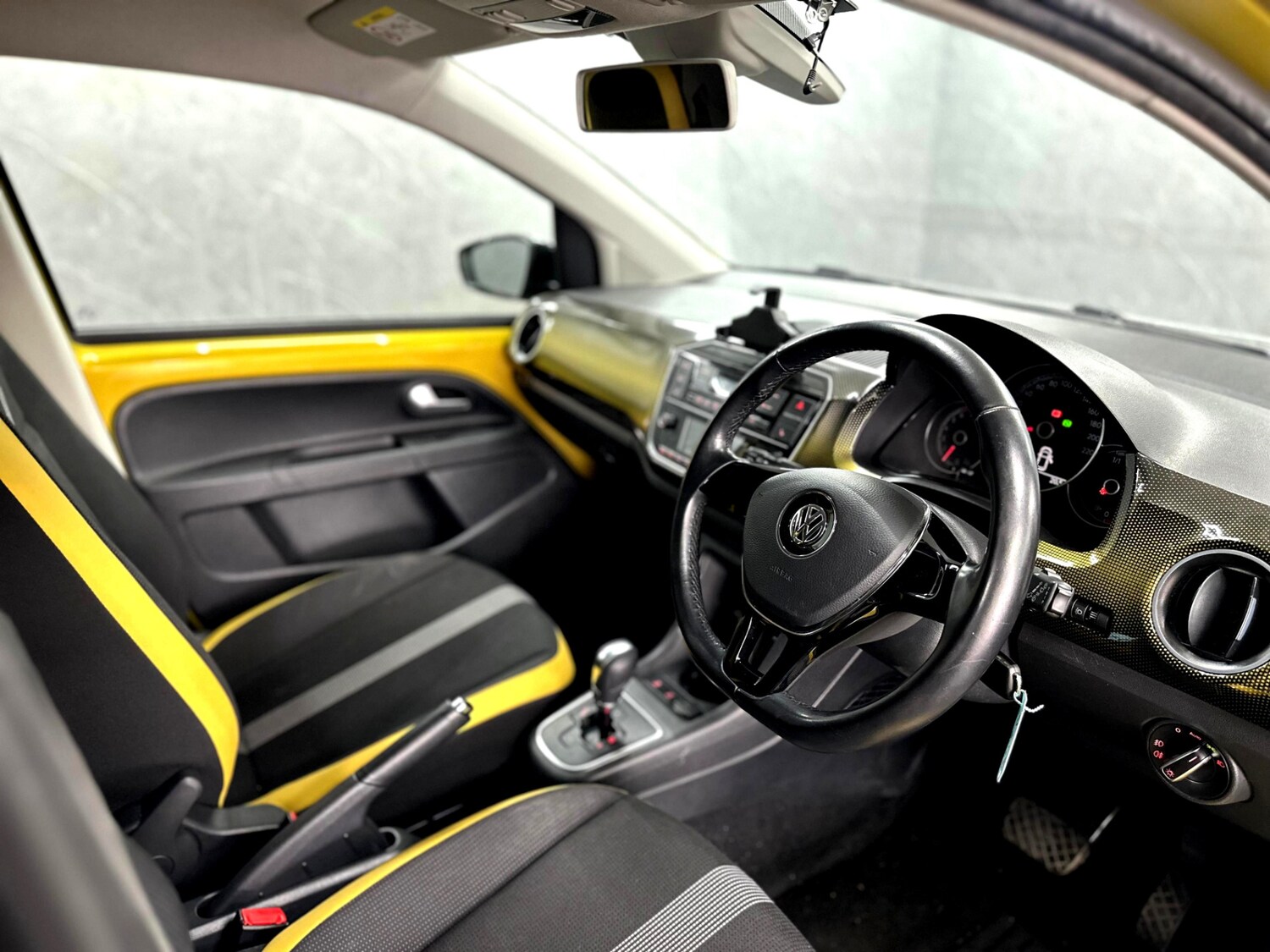 Used Volkswagen up! 2025 for sale - 76135803: Photo 19