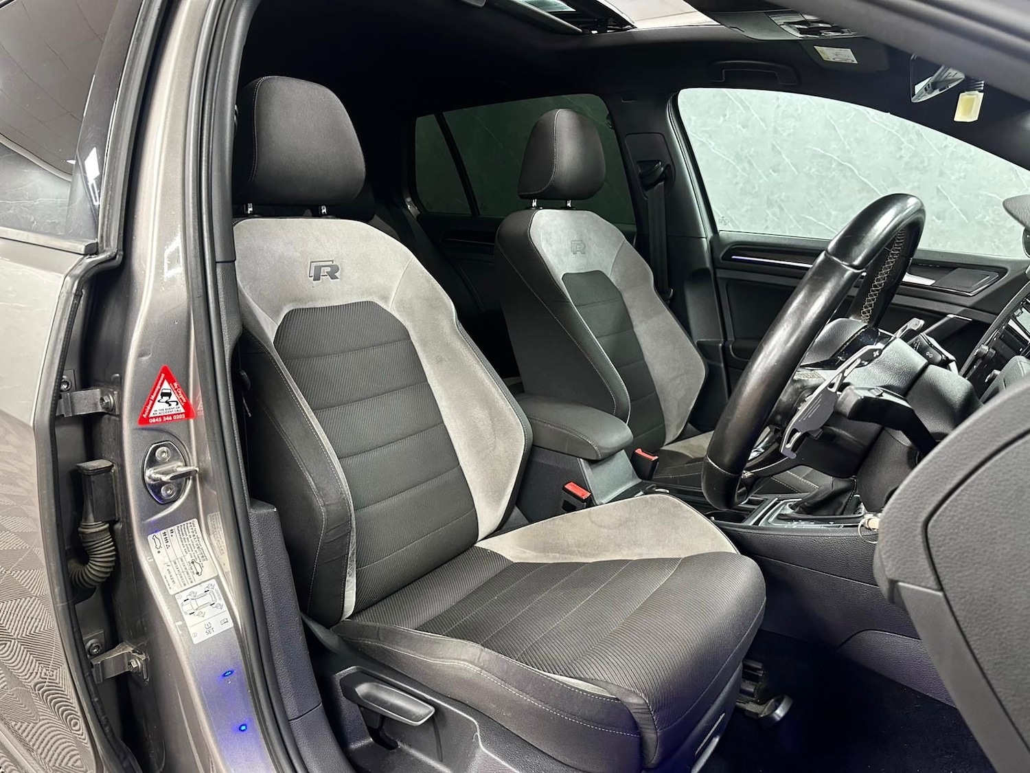 Used Volkswagen Golf 2014 for sale - 76885193: Photo 2