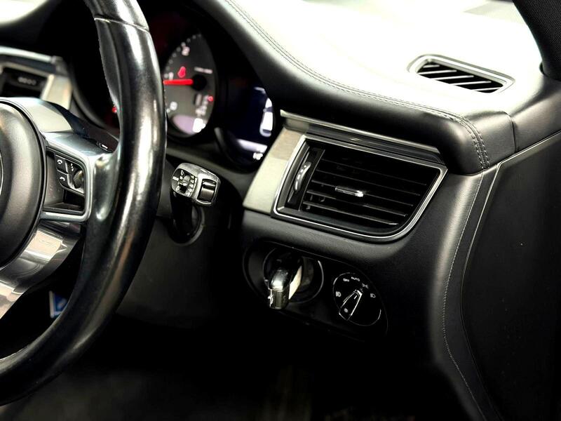 Used Porsche Macan 2017 for sale - 78220579: Photo 33