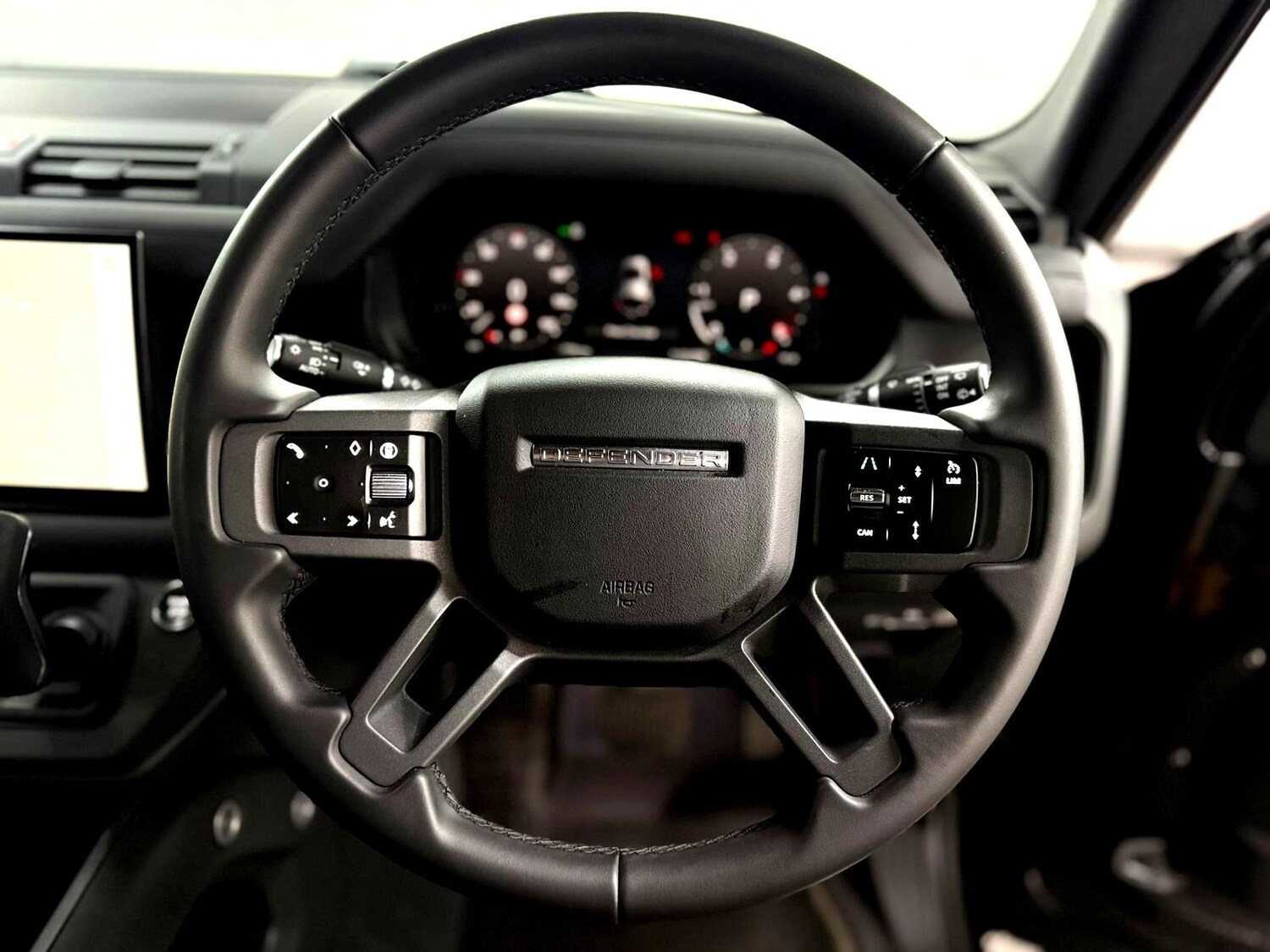 Used Land Rover Defender 2025 for sale - 78108412: Photo 11