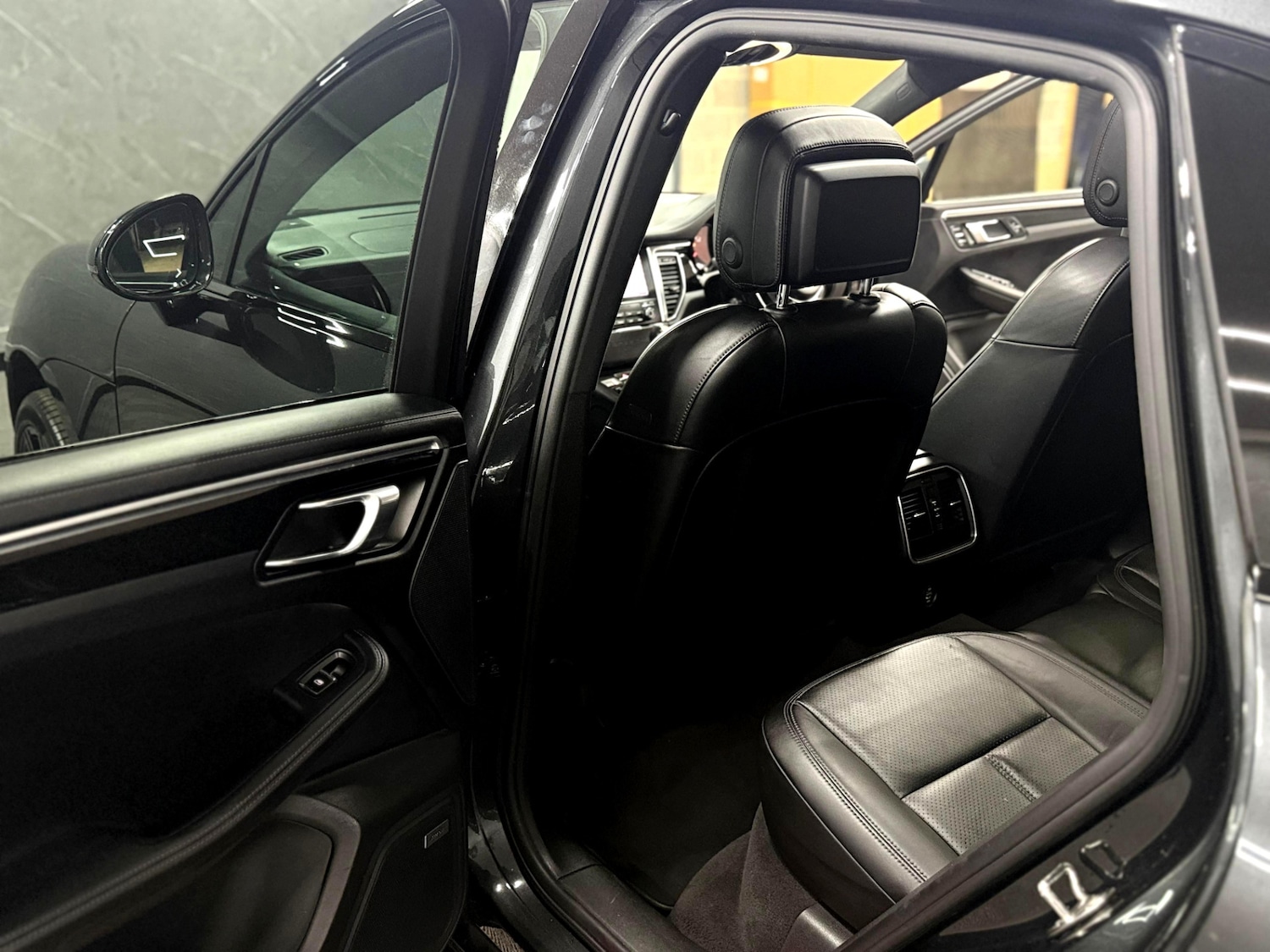 Used Porsche Macan 2017 for sale - 76671151: Photo 37