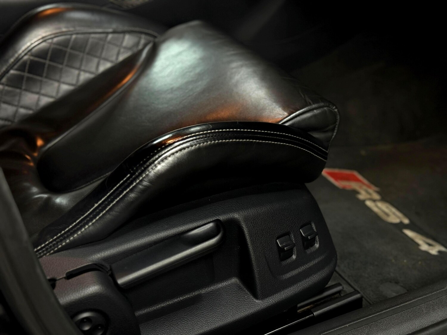 Used Audi RS4 2014 for sale - 76948531: Photo 25