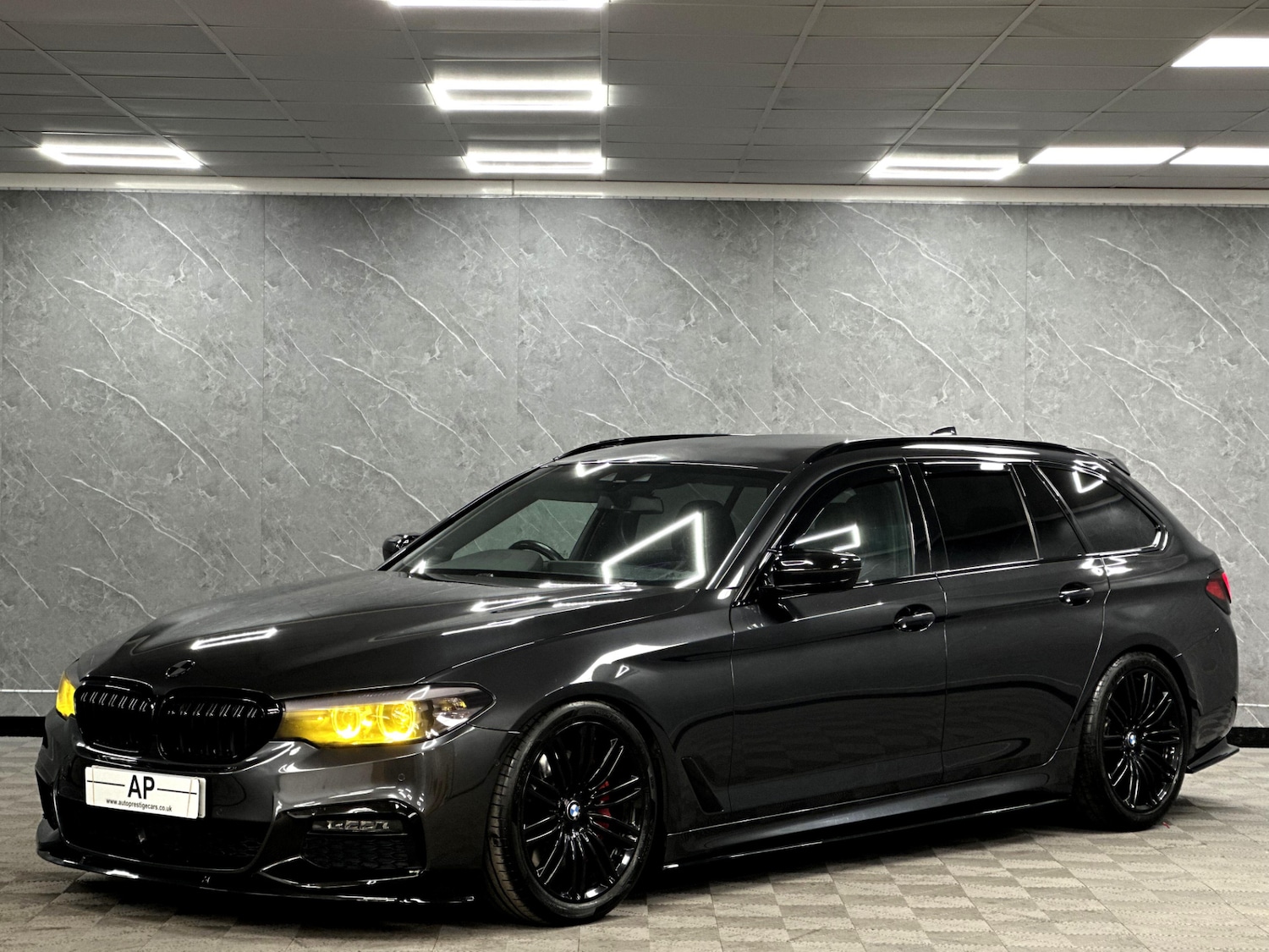 Used BMW 5 Series 2019 for sale - 77235827: Photo 2