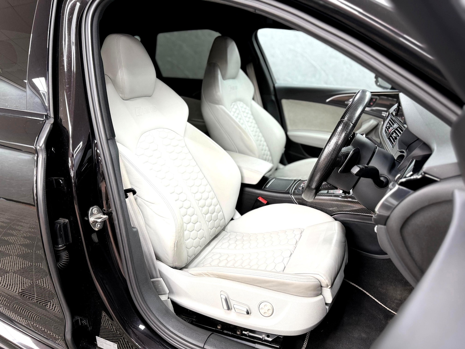 Used Audi RS6 2016 for sale - 77087644: Photo 19