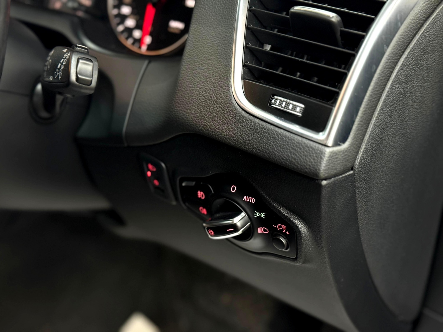 Used Audi Q5 2012 for sale - 76949422: Photo 32