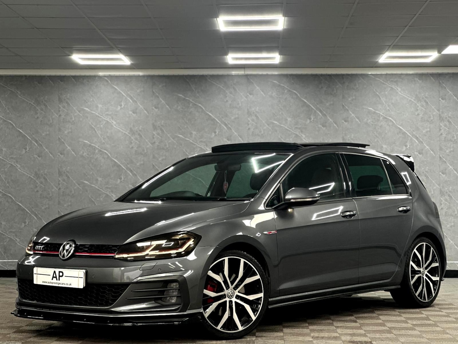 Used Volkswagen Golf 2018 for sale - 76881647: Photo 2