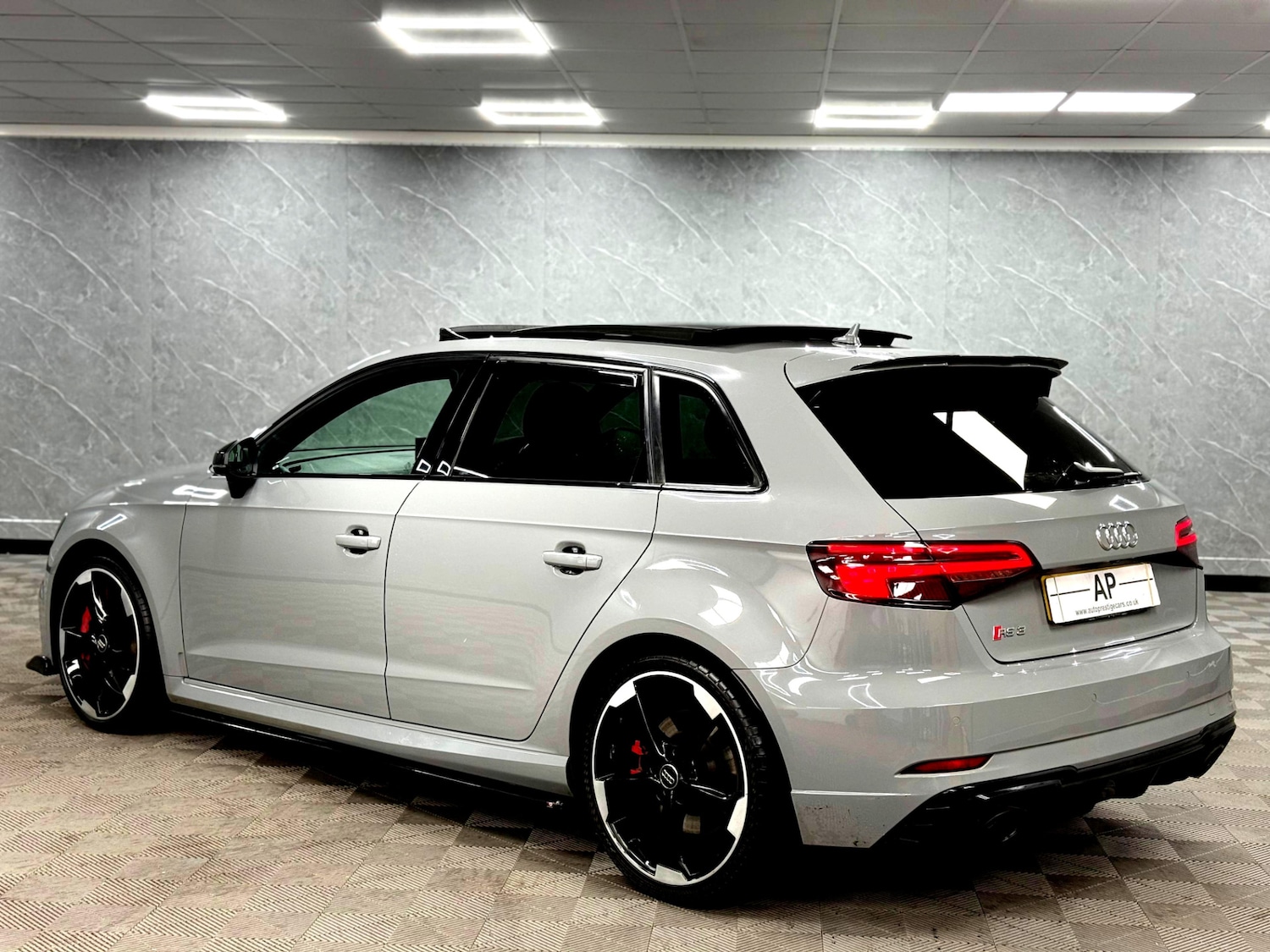 Used Audi RS3 2018 for sale - 77398880: Photo 10