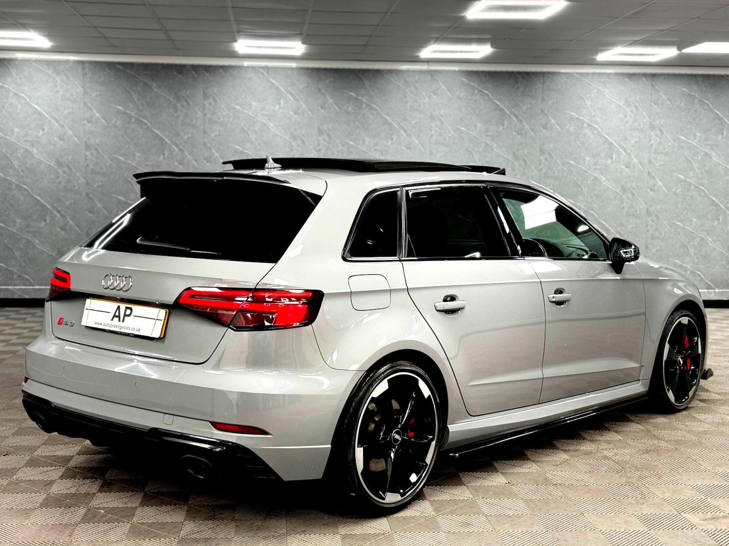 Used Audi RS3 2018 for sale - 77398880: Photo 12