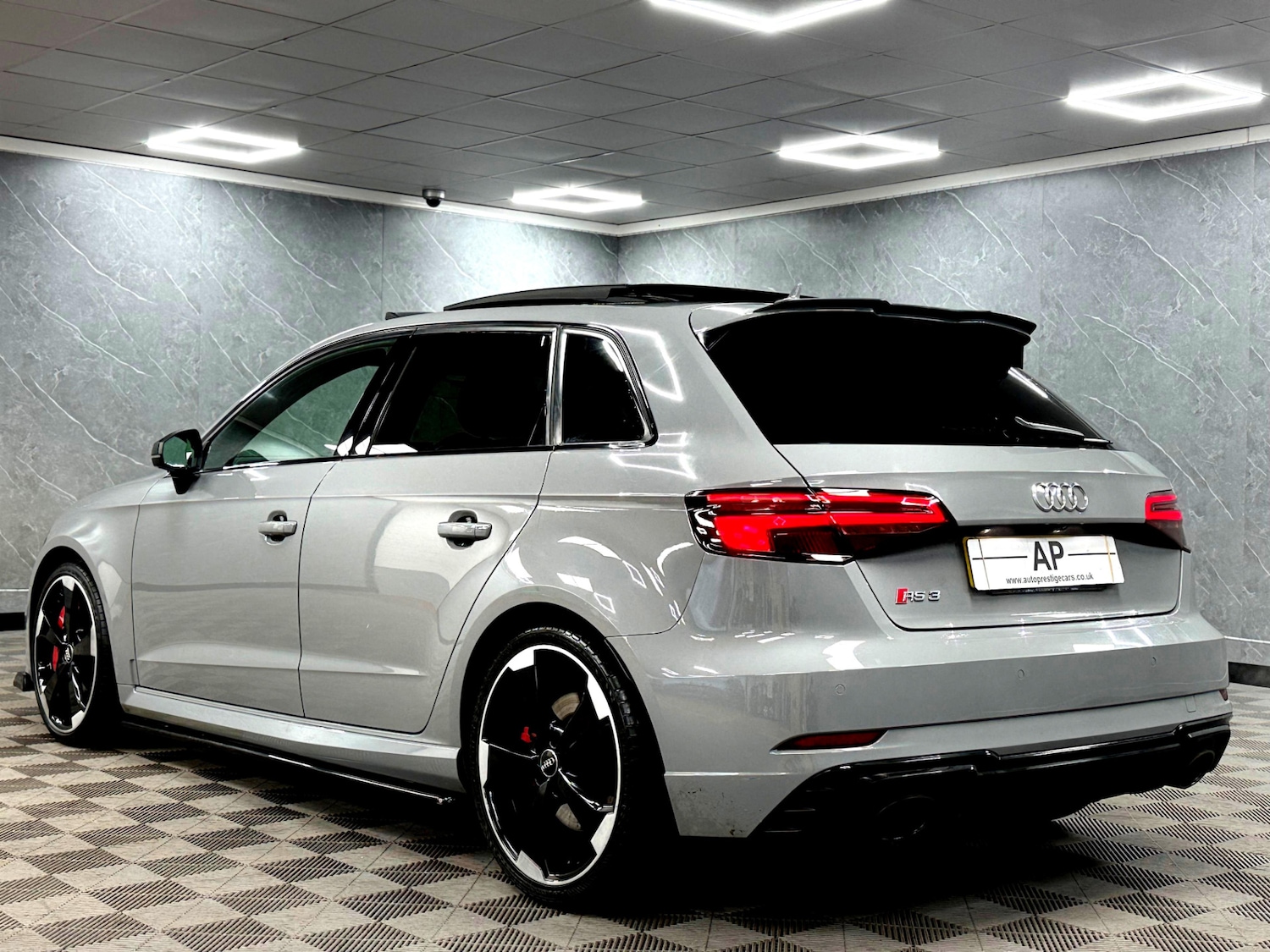 Used Audi RS3 2018 for sale - 77398880: Photo 9