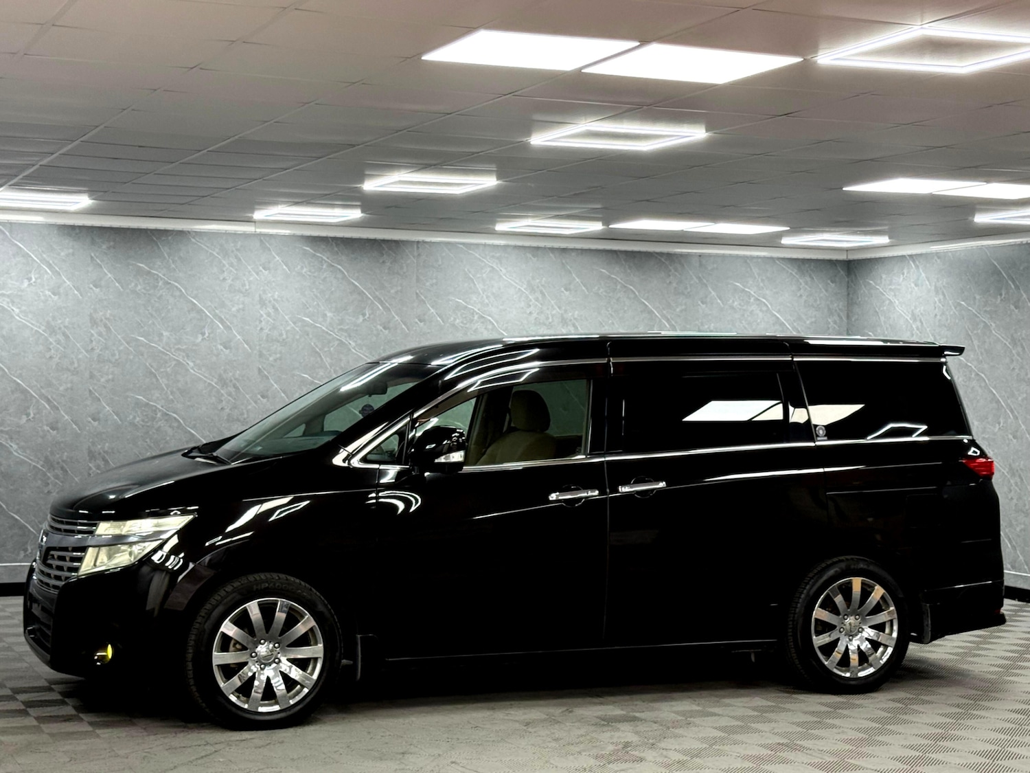 Used Nissan Elgrand 2025 for sale - 76950786: Photo 15