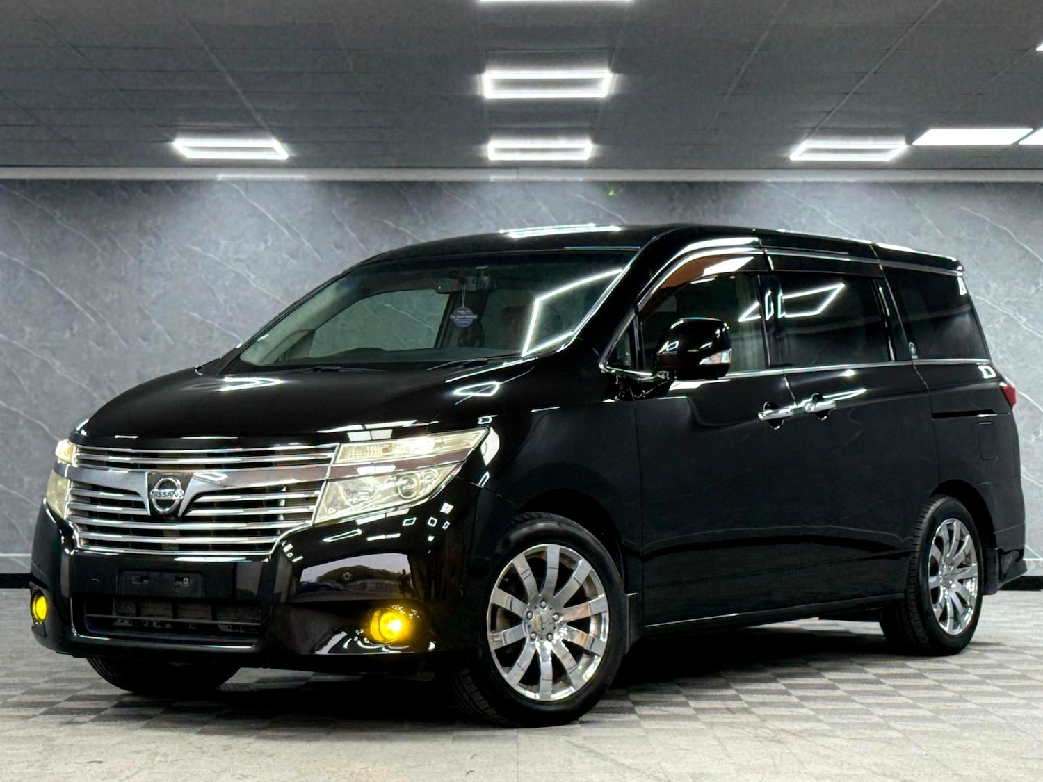 Used Nissan Elgrand 2025 for sale - 76950786: Photo 2