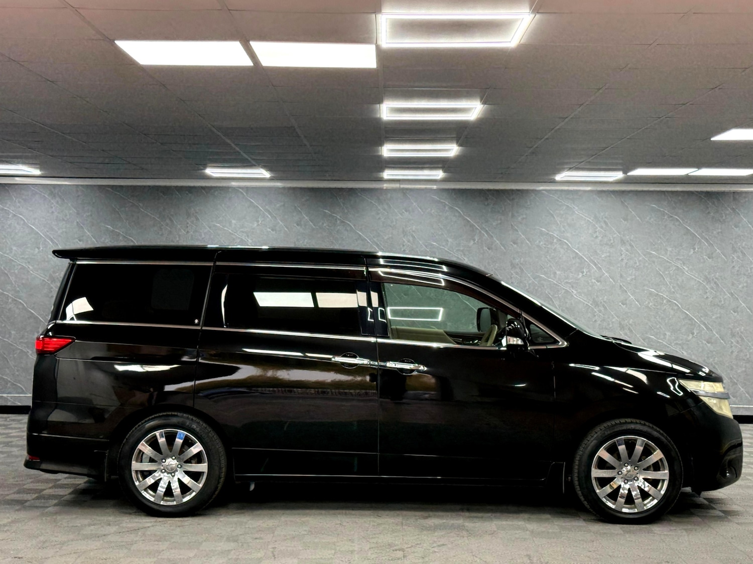 Used Nissan Elgrand 2025 for sale - 76950786: Photo 23