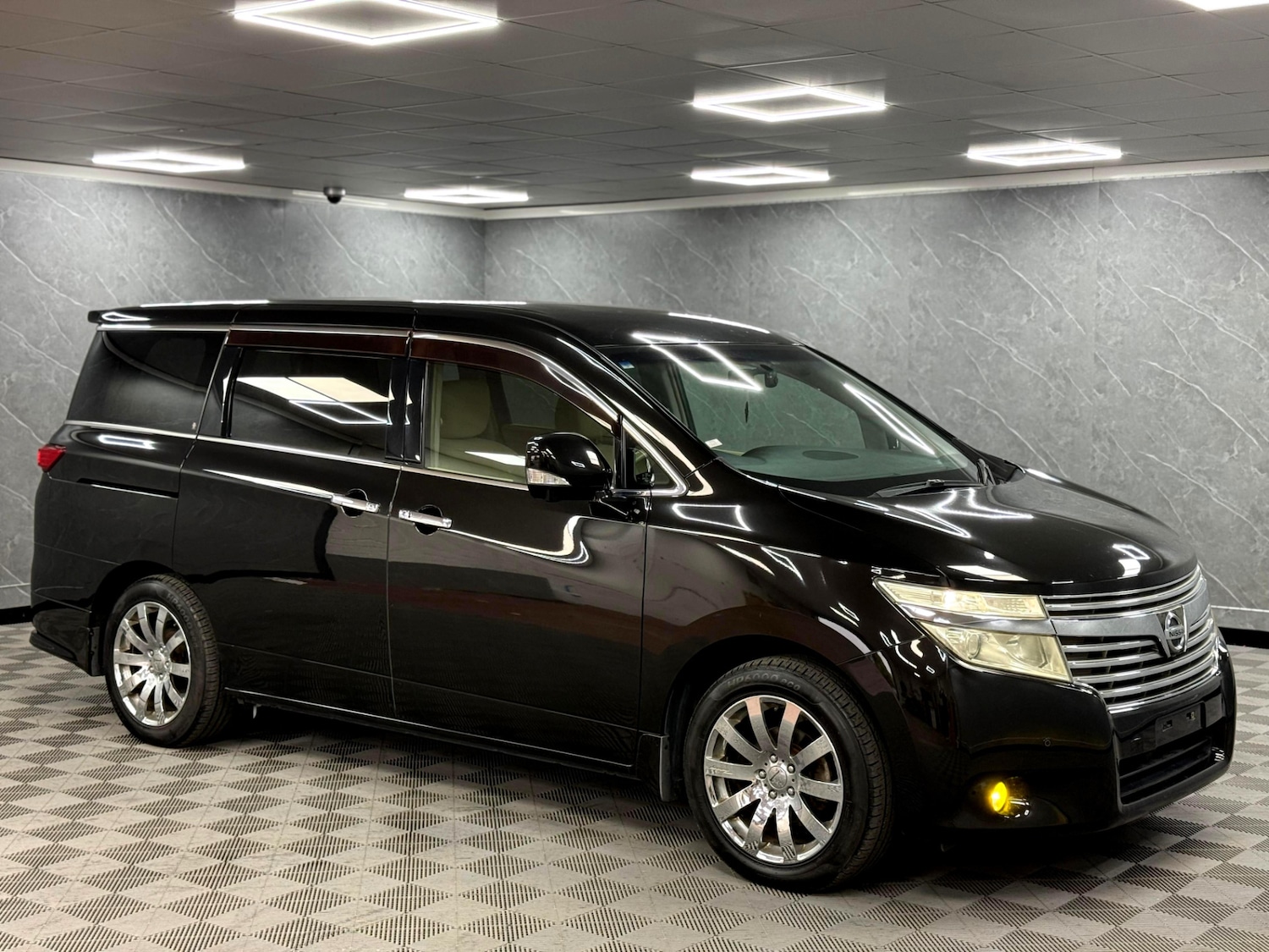 Used Nissan Elgrand 2025 for sale - 76950786: Photo 25