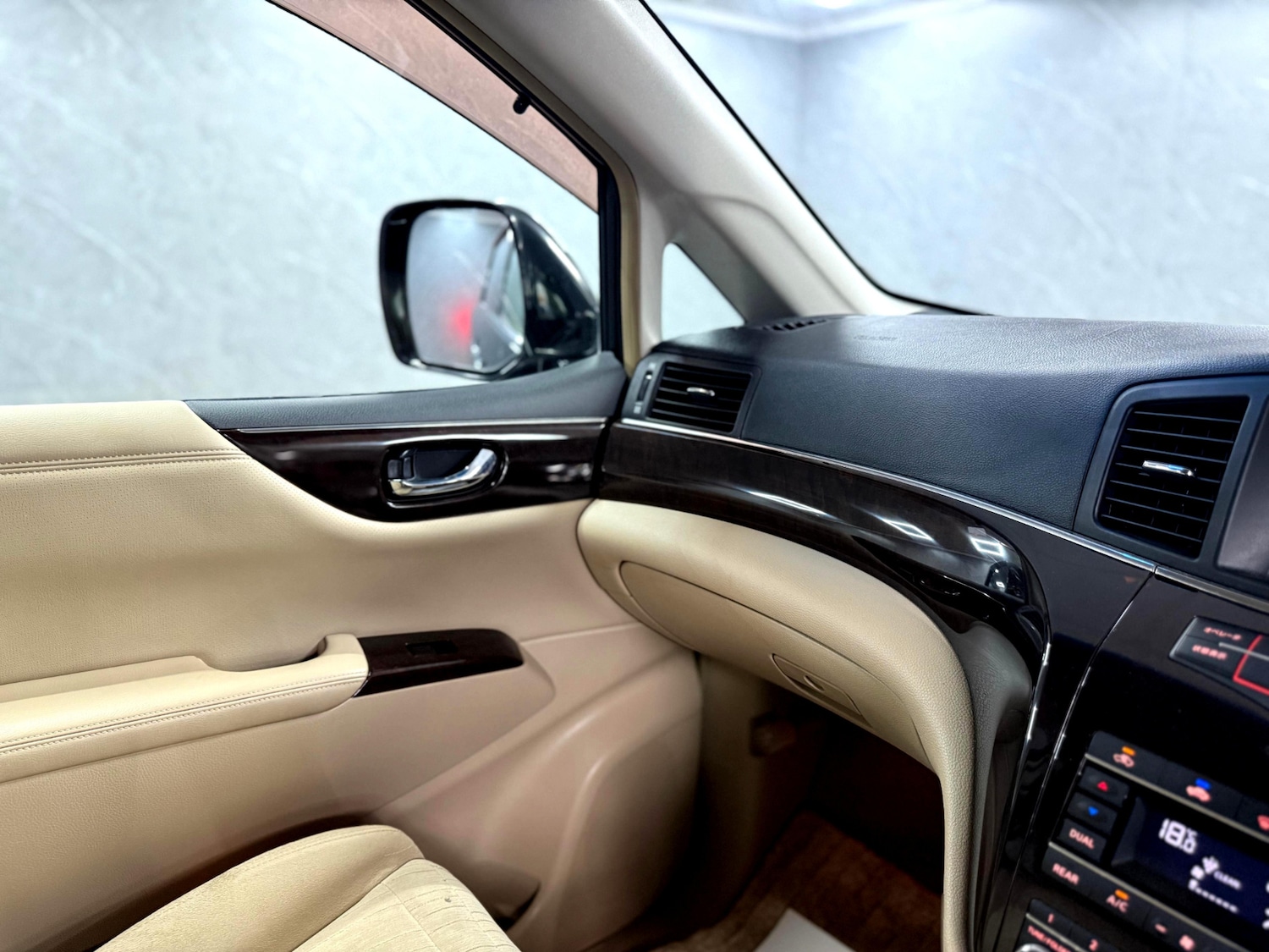 Used Nissan Elgrand 2025 for sale - 76950786: Photo 34