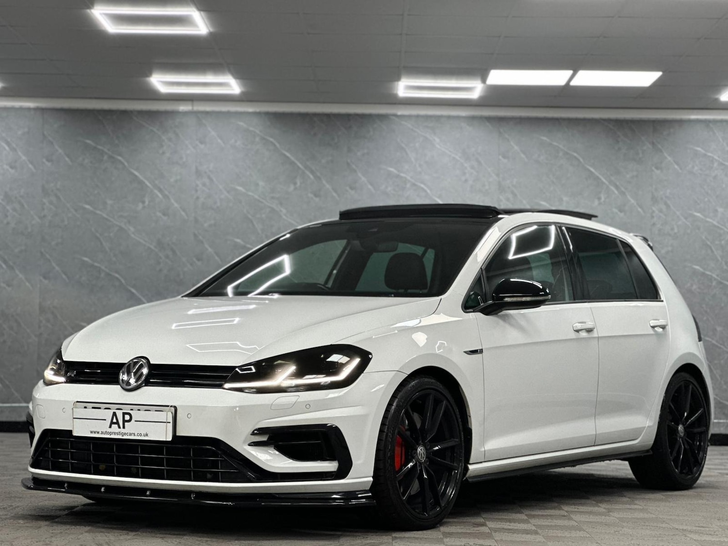 Used Volkswagen Golf 2019 for sale - 76618553: Photo 1