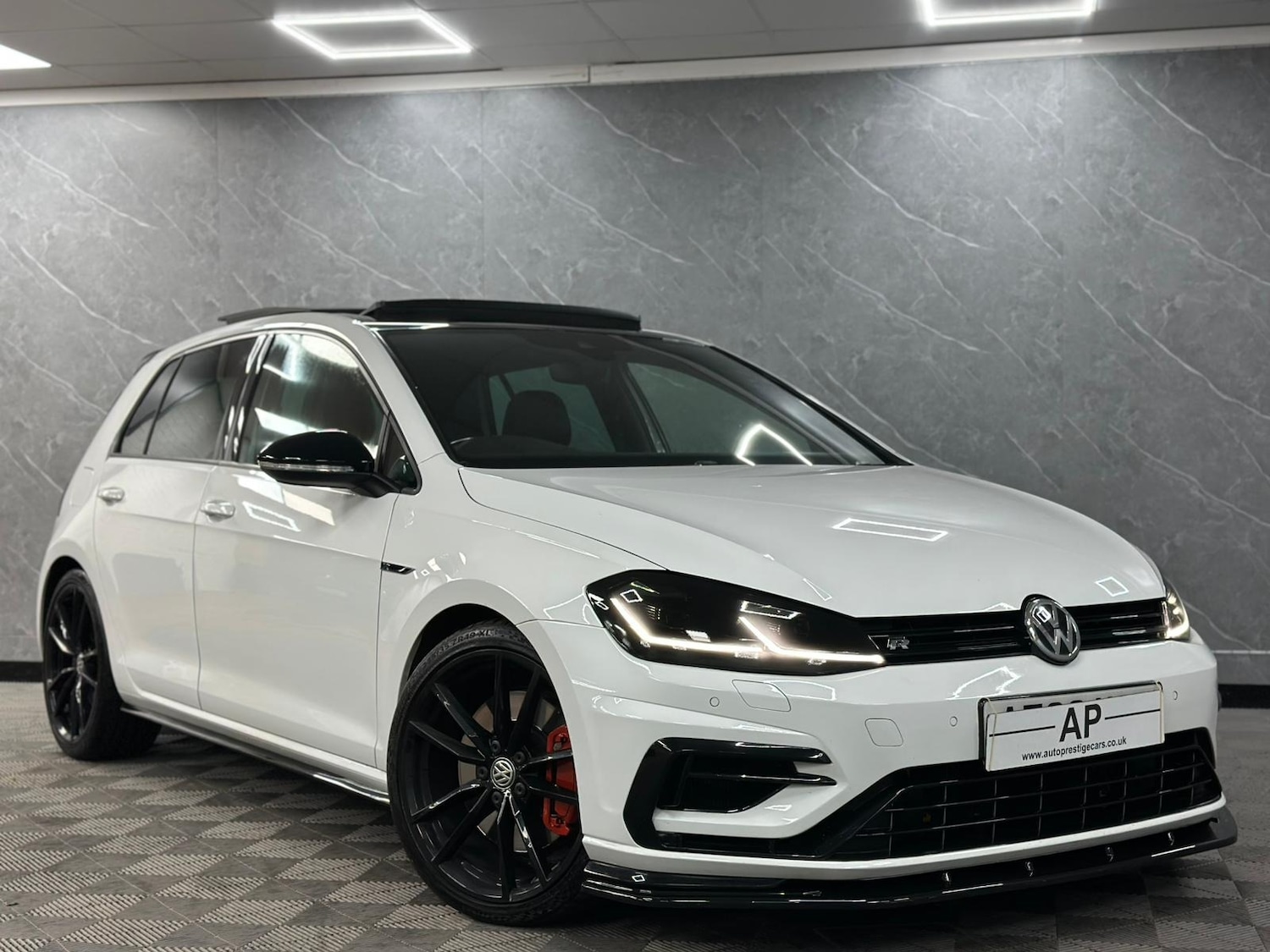 Used Volkswagen Golf 2019 for sale - 76618553: Photo 2