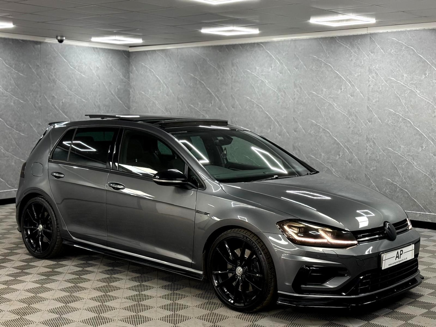 Used Volkswagen Golf 2019 for sale - 76456580: Photo 19