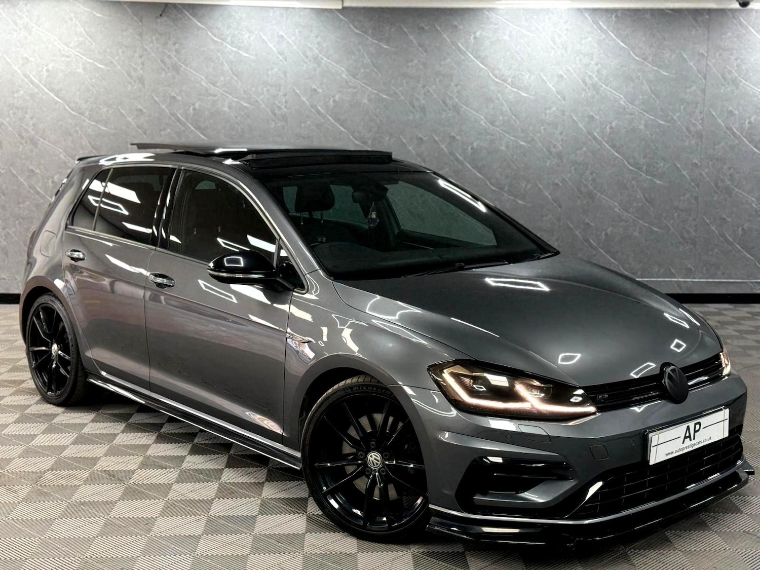 Used Volkswagen Golf 2019 for sale - 76456580: Photo 2